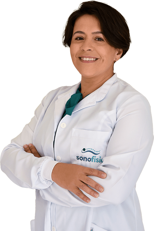 Ft. Ana Cláudia Matos e Faria, fisioterapeuta e fundadora da Sonofisio, de jaleco e braços cruzados